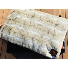 Load image into Gallery viewer, Dream Pet Bed - Frosted